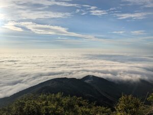 女体山から