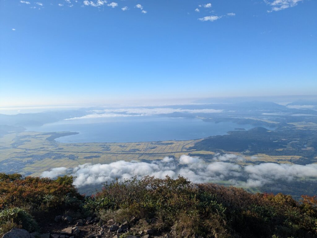 磐梯山山頂から猪苗代湖